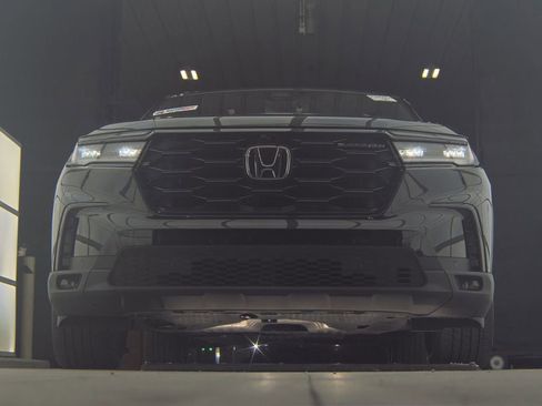 Used 2025 Honda Pilot Black Edition image 4