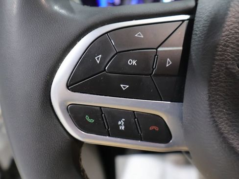 Used 2023 Chrysler Pacifica Touring-L FWD image 30