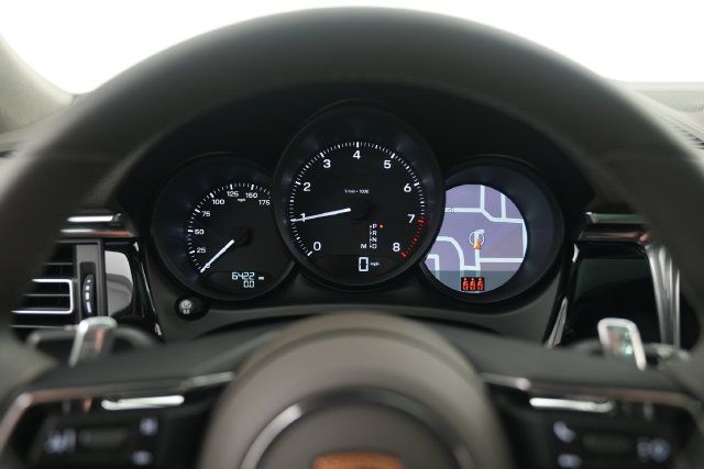 Certified 2026 Porsche Macan AWD/4WD image 44