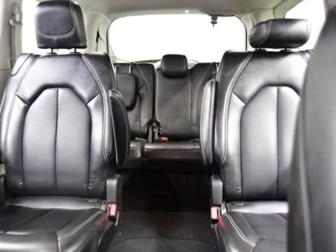 Used 2024 Chrysler Pacifica Touring-L FWD image 14