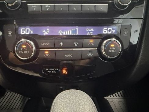 Used 2016 Nissan Rogue SV AWD/4WD image 18
