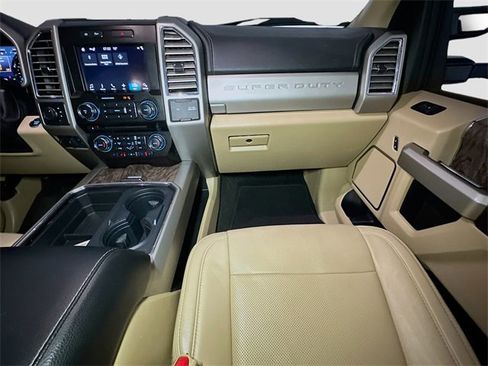 Used 2017 Ford F250 Lariat w/ Lariat Ultimate Package image 33