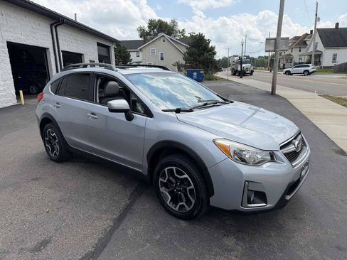 Used 2017 Subaru Crosstrek 2.0i Premium w/ Moonroof Package AWD/4WD image 6
