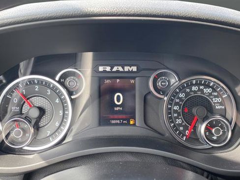 Used 2024 RAM 2500 Tradesman w/ Chrome Appearance Group image 10