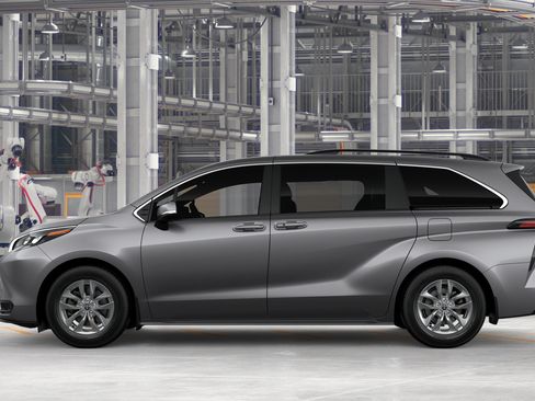 New 2026 Toyota Sienna LE FWD image 6