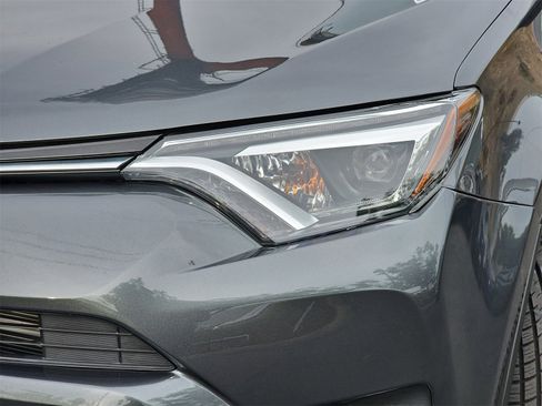 Used 2017 Toyota RAV4 Limited image 33