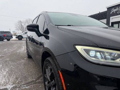 Used 2022 Chrysler Pacifica Touring-L w/ S Appearance Package image 14