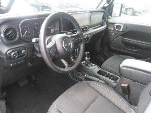 Used 2024 Jeep Wrangler Unlimited Rubicon 4xe AWD/4WD image 3