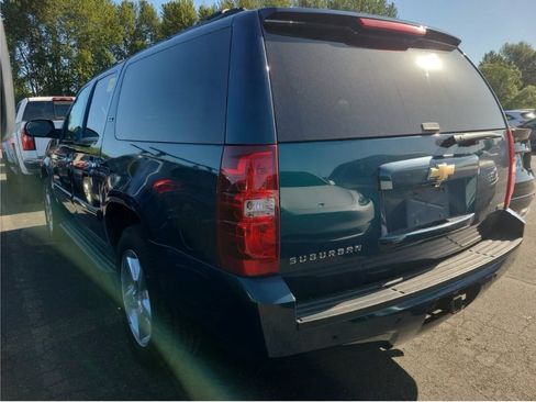 Used 2007 Chevrolet Suburban LTZ w/ LTZ Preferred Equipment Group AWD/4WD image 4