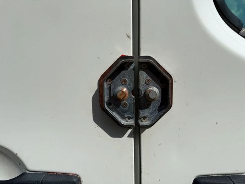 Used 2015 Nissan NV 2500 SV w/ Side & Curtain Airbag Package image 34