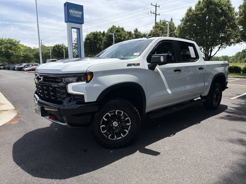 Used 2024 Chevrolet Silverado 1500 ZR2 AWD/4WD image 5