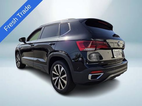 Certified 2022 Volkswagen Taos SE w/ Panoramic Sunroof Package image 4