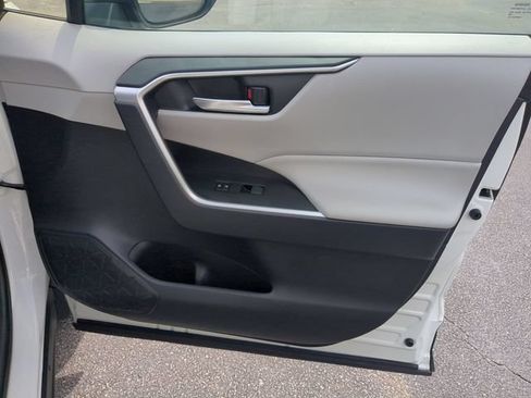 Used 2019 Toyota RAV4 XLE w/ All Weather Liner Package AWD/4WD image 32