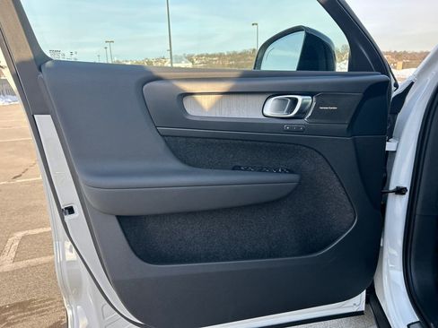 New 2026 Volvo XC40 B5 Ultra w/ Protection Package Premier AWD/4WD image 9