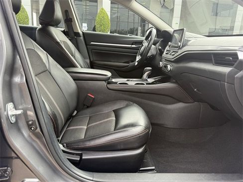Used 2024 Nissan Altima 2.5 SR image 23
