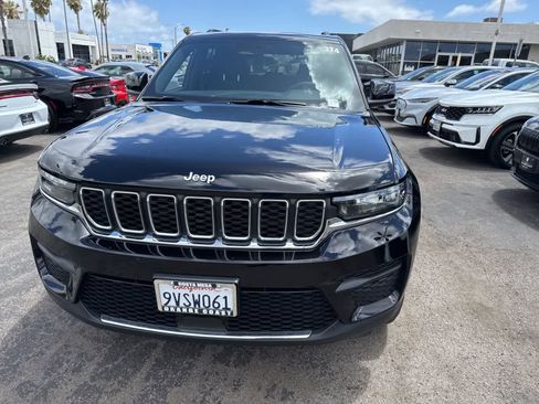 Used 2025 Jeep Grand Cherokee Laredo X RWD image 3