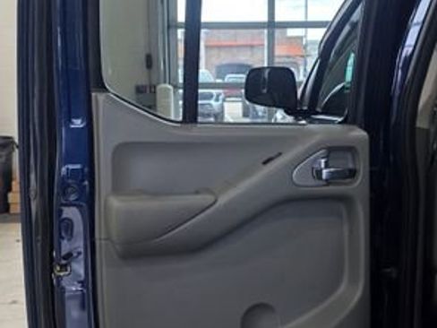 Used 2011 Nissan Frontier SV w/ SV Premium Utility Pkg image 21