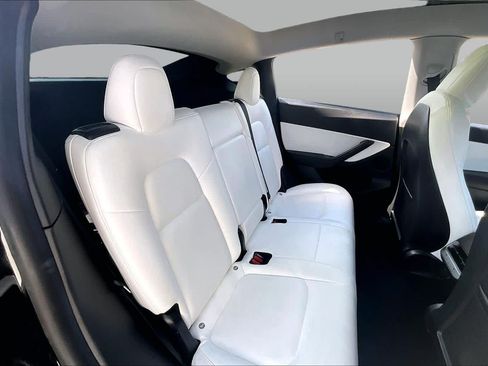 Used 2021 Tesla Model Y Long Range AWD/4WD image 20