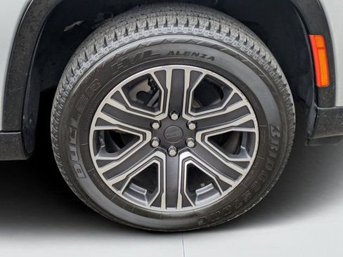 Used 2022 Jeep Wagoneer Series III w/ Flexible Seating Group image 9