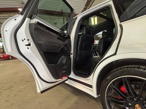 Used 2016 Porsche Cayenne GTS AWD/4WD image 34
