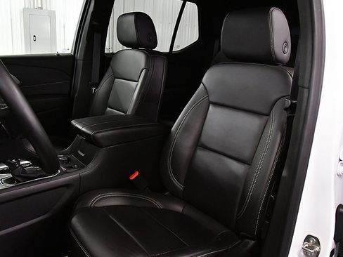 Used 2023 Chevrolet Traverse LT w/ Rear Camera Mirror Package image 27