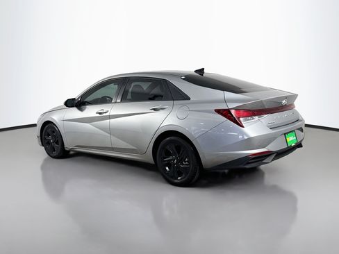 Used 2022 Hyundai Elantra SEL w/ Convenience Package FWD image 7