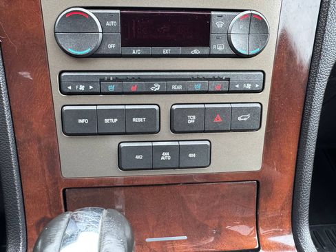 Used 2012 Lincoln Navigator L 4WD image 27