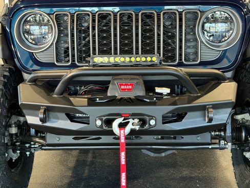 Used 2025 Jeep Wrangler Unlimited Rubicon image 4