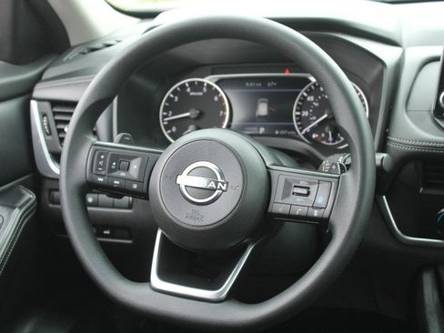 Used 2024 Nissan Rogue SV image 14