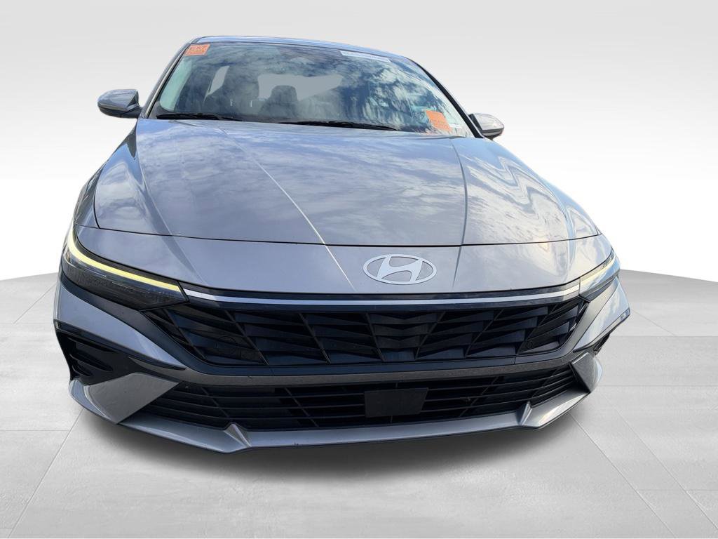 Used 2025 Hyundai Elantra SEL FWD image 13