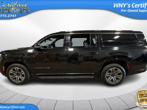 Used 2024 Jeep Wagoneer L Series II w/ Flexible Seating Group AWD/4WD image 9
