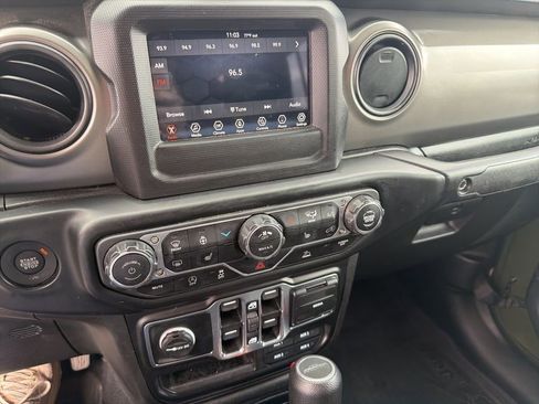 Used 2022 Jeep Gladiator Sport AWD/4WD image 4