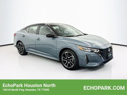 Used 2025 Nissan Sentra SR FWD image 1
