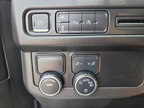 Certified 2023 Chevrolet Suburban Premier RWD image 22