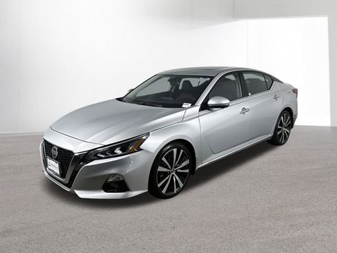 Used 2020 Nissan Altima 2.5 Platinum image 1