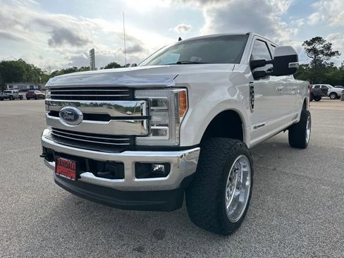Used 2019 Ford F250 Lariat w/ Lariat Ultimate Package image 3