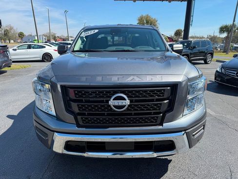 Used 2024 Nissan Titan SV w/ SV Convenience Package image 2