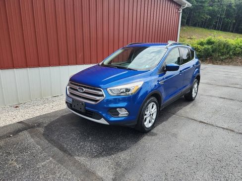 Used 2017 Ford Escape SE w/ Equipment Group 201A AWD/4WD image 3