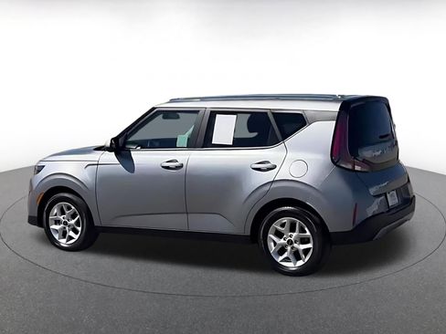 Used 2025 Kia Soul LX w/ LX Technology Package image 10