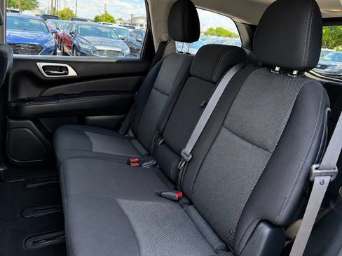 Used 2020 Nissan Pathfinder S AWD/4WD image 23