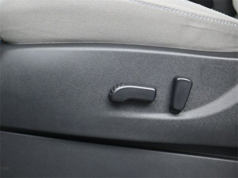 Used 2024 Nissan Frontier SV w/ SV Convenience Package image 11