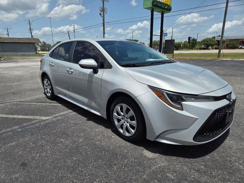Used 2022 Toyota Corolla LE FWD image 4