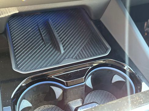 Used 2025 BMW M5 w/ Carbon Package image 28