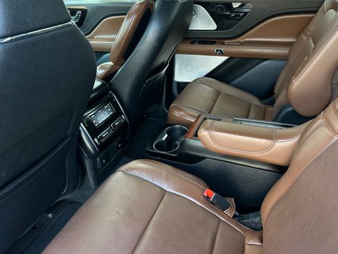 Certified 2021 Lincoln Aviator Reserve w/ Equipment Group 210A image 11