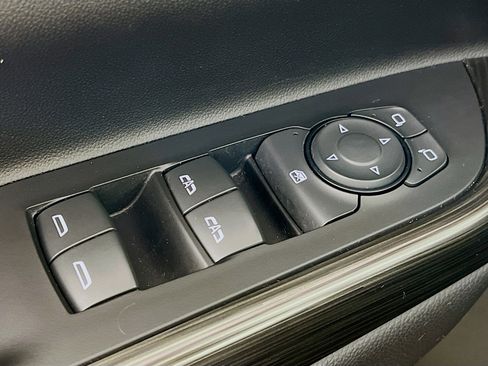 Used 2023 GMC Acadia SLT image 21