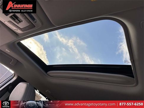 Used 2025 Toyota Sienna XLE image 24