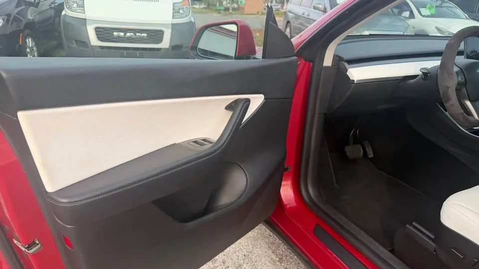 Used 2021 Tesla Model Y 2WD image 11