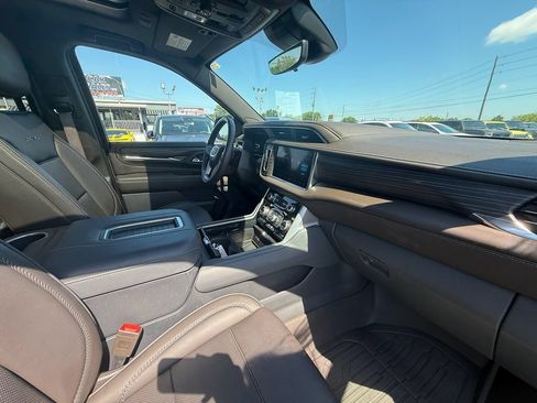 Used 2024 GMC Yukon Denali w/ Denali Reserve Package AWD/4WD image 27