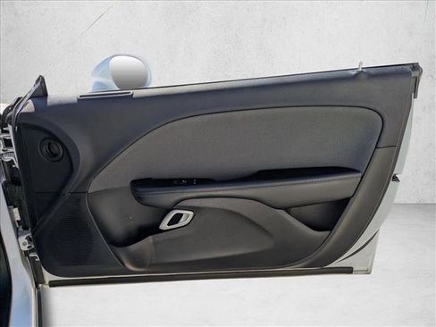 Used 2015 Dodge Challenger SXT image 28