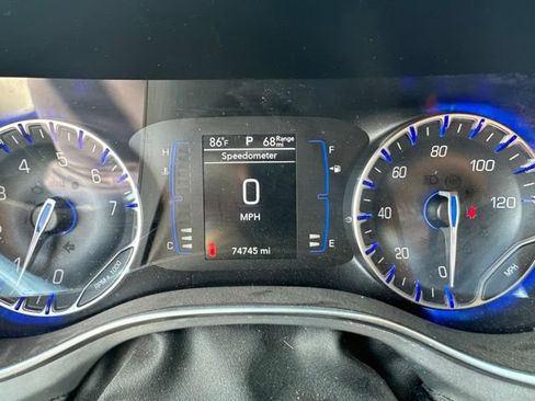 Used 2019 Chrysler Pacifica Touring-L w/ S Appearance Package FWD image 8